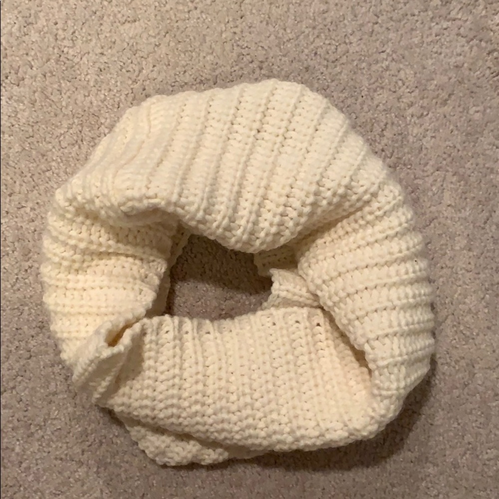 Infiniti scarf